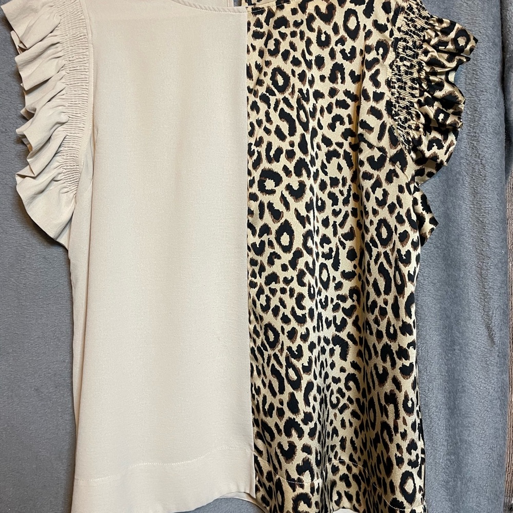 JODIFL Two-Tone Ruffle Sleeve Blouse